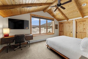 House (4 Bedrooms) | Exterior