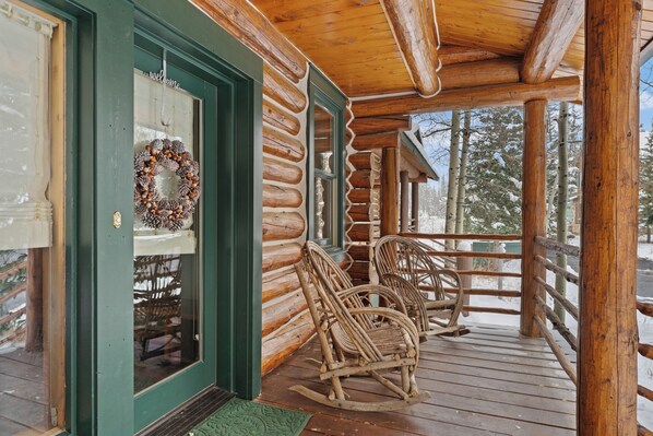 House (4 Bedrooms) | Exterior