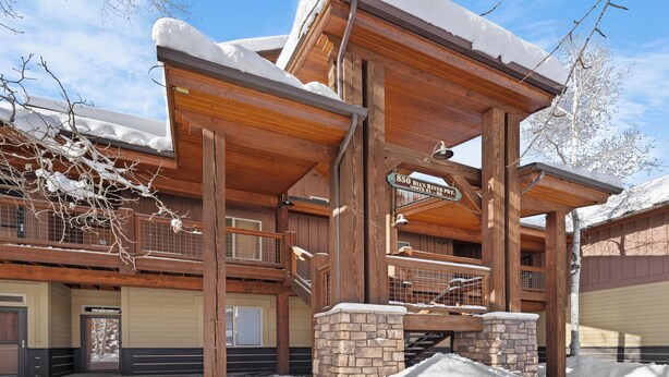 A wooden lodge with a sign indicating '850 Blue River'. - Retreat on the Blue, Unit E2 : 150 (Silverthorne)