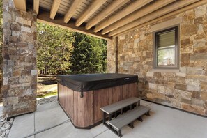 Exterior - Alcove #75 (Keystone)