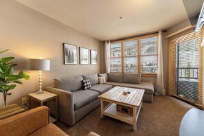 Exterior - Silver Mill #8266 (Keystone)