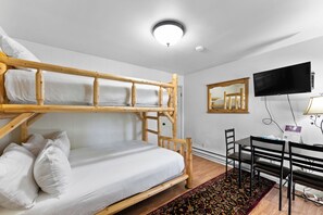 Apartment (1 Bedroom) | Exterior - Wild Irishman #1041b (Keystone)