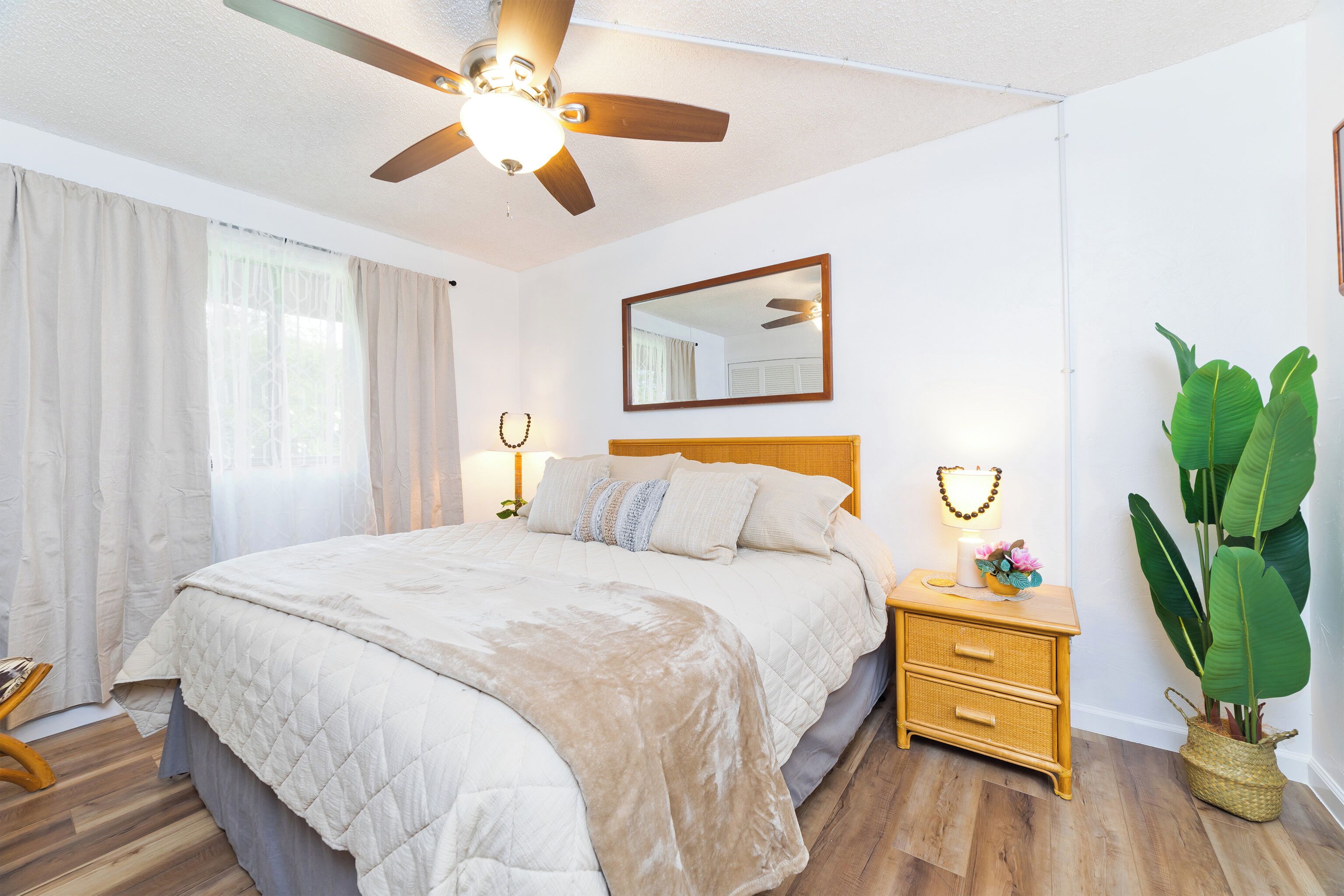 2 bedrooms, desk, iron/ironing board, travel crib