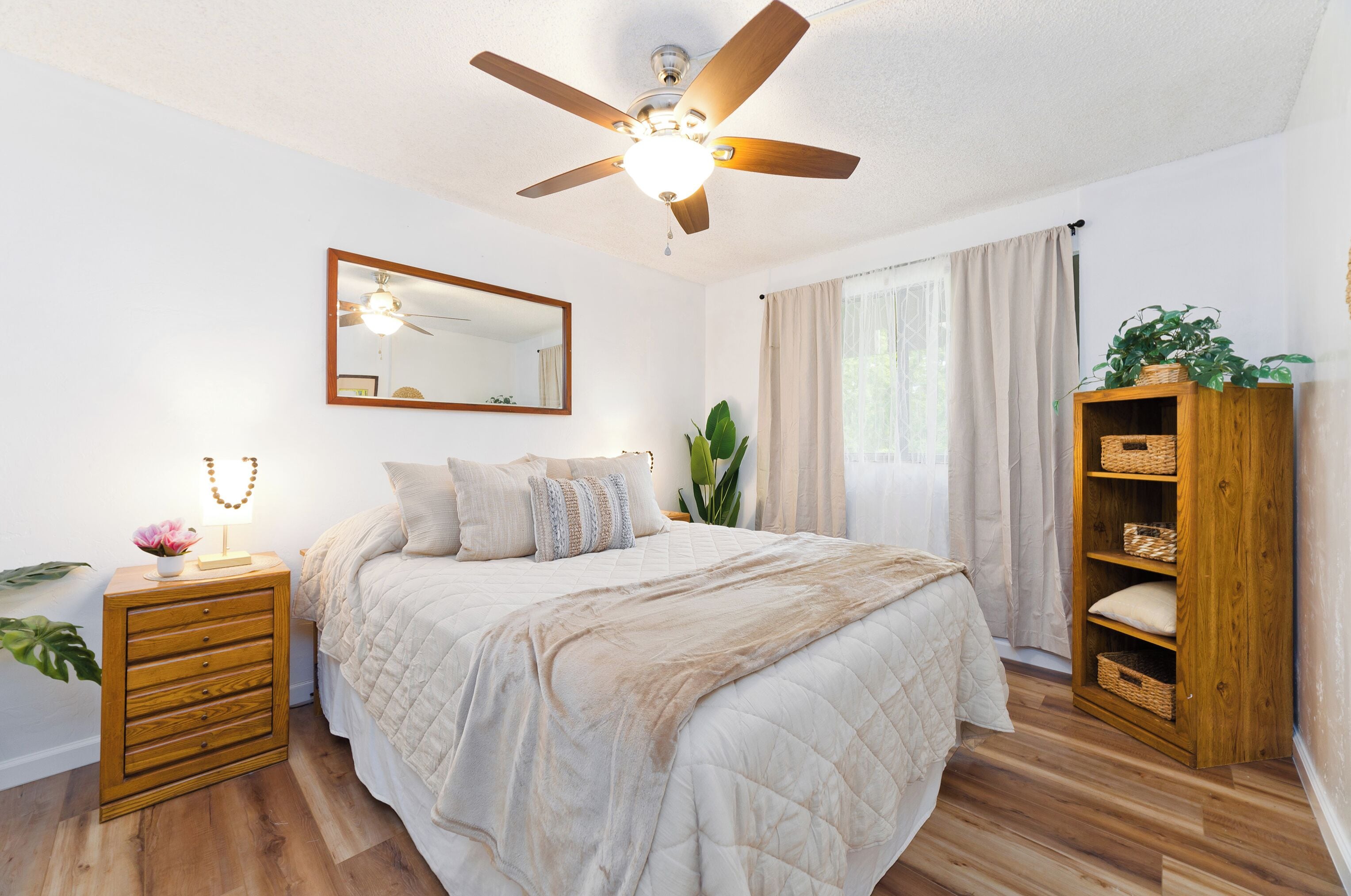 2 bedrooms, desk, iron/ironing board, travel crib