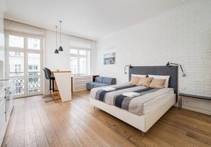 Iron/ironing board, WiFi, bed sheets