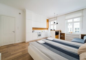 Iron/ironing board, WiFi, bed sheets