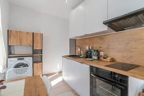 Kühlschrank, Ofen, Herdplatte, Geschirrspüler