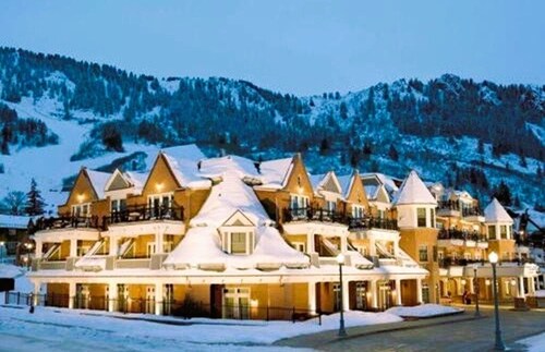 Luxury Aspen Mountain 2BR Residence w/ resort amenities - Breakfast Included!