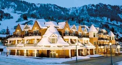 Luxury Aspen Mountain 2BR Residence w/ resort amenities - Breakfast Included!