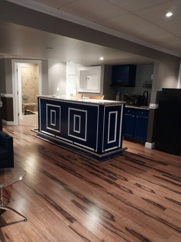 Charming 1-bedroom apartment with sauna fire pit in Westminster