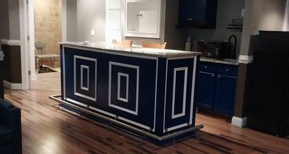 Charming 1-bedroom apartment with sauna fire pit in Westminster