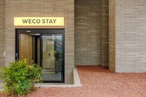 Unclassified image, 4 of 10, button - WECO STAY Insadong (Seoul)