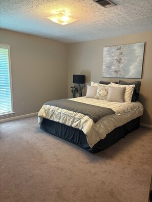 3 habitaciones y ropa de cama