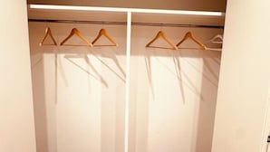 A closet with wooden hangers and a light-colored interior. - Tokyo Asakusa House (Tokyo)