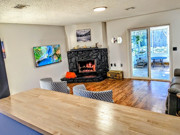 TV, fireplace - Game Day Getaway 2 – Easy Walk to OSU Stadium (Stillwater)