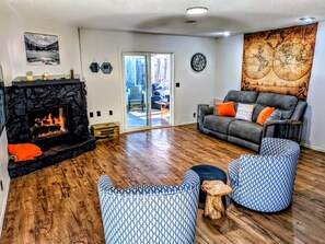 TV, fireplace