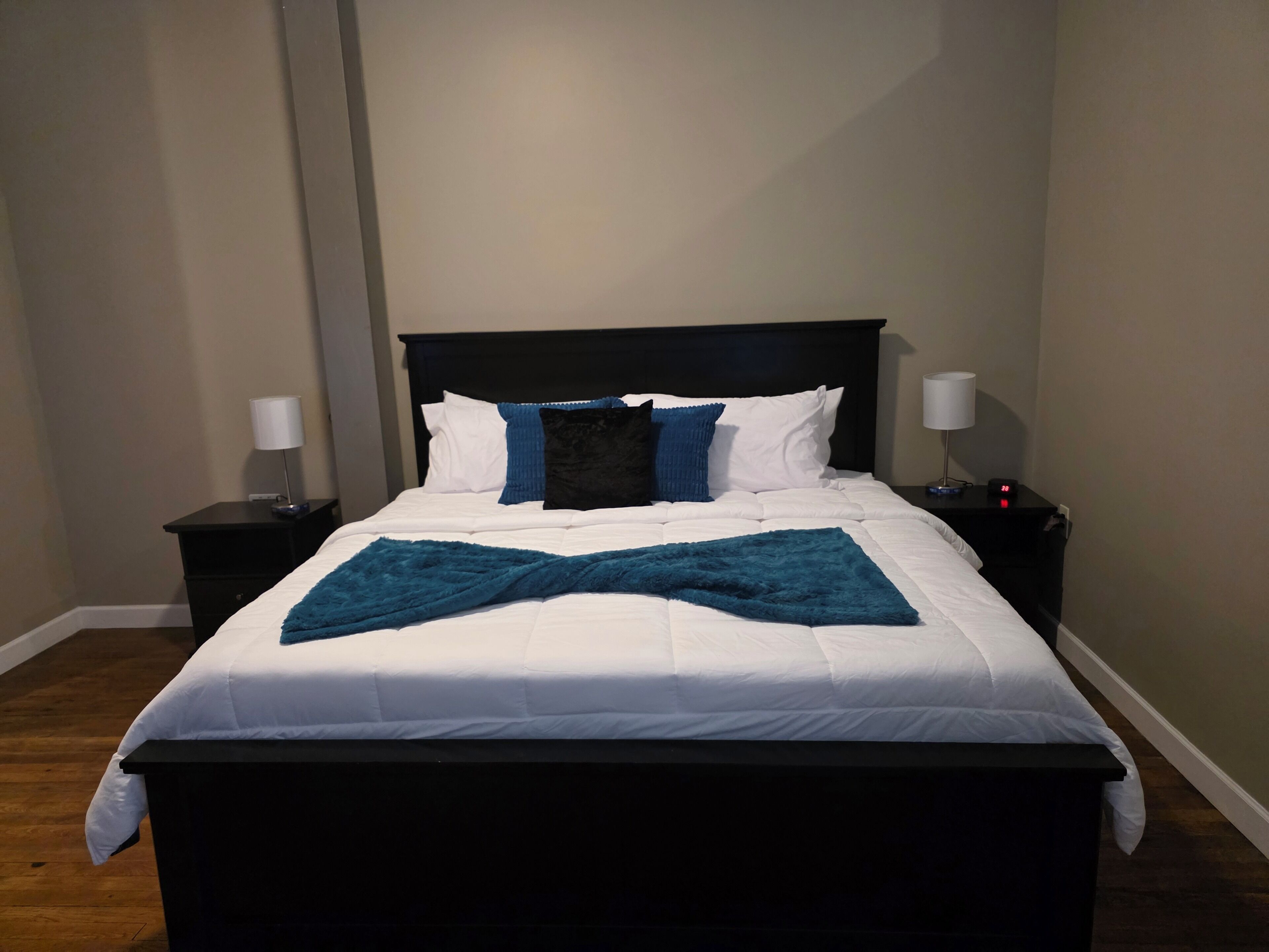 1 slaapkamer, een strijkplank/strijkijzer, gratis wifi, beddengoed