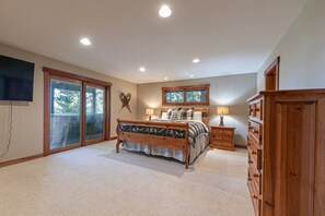 5 bedrooms, iron/ironing board, free WiFi, bed sheets