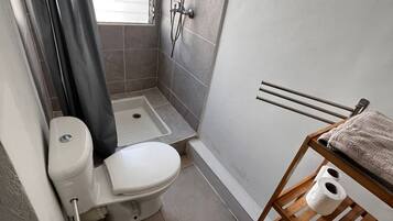 Toallas y papel higiénico