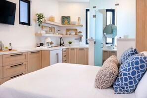 1 bedroom, iron/ironing board, WiFi, bed sheets - Seaside Studio w/ Kitchen & Amazing Ocean Views (Los Cerritos)