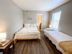 3 bedrooms, desk, iron/ironing board, WiFi