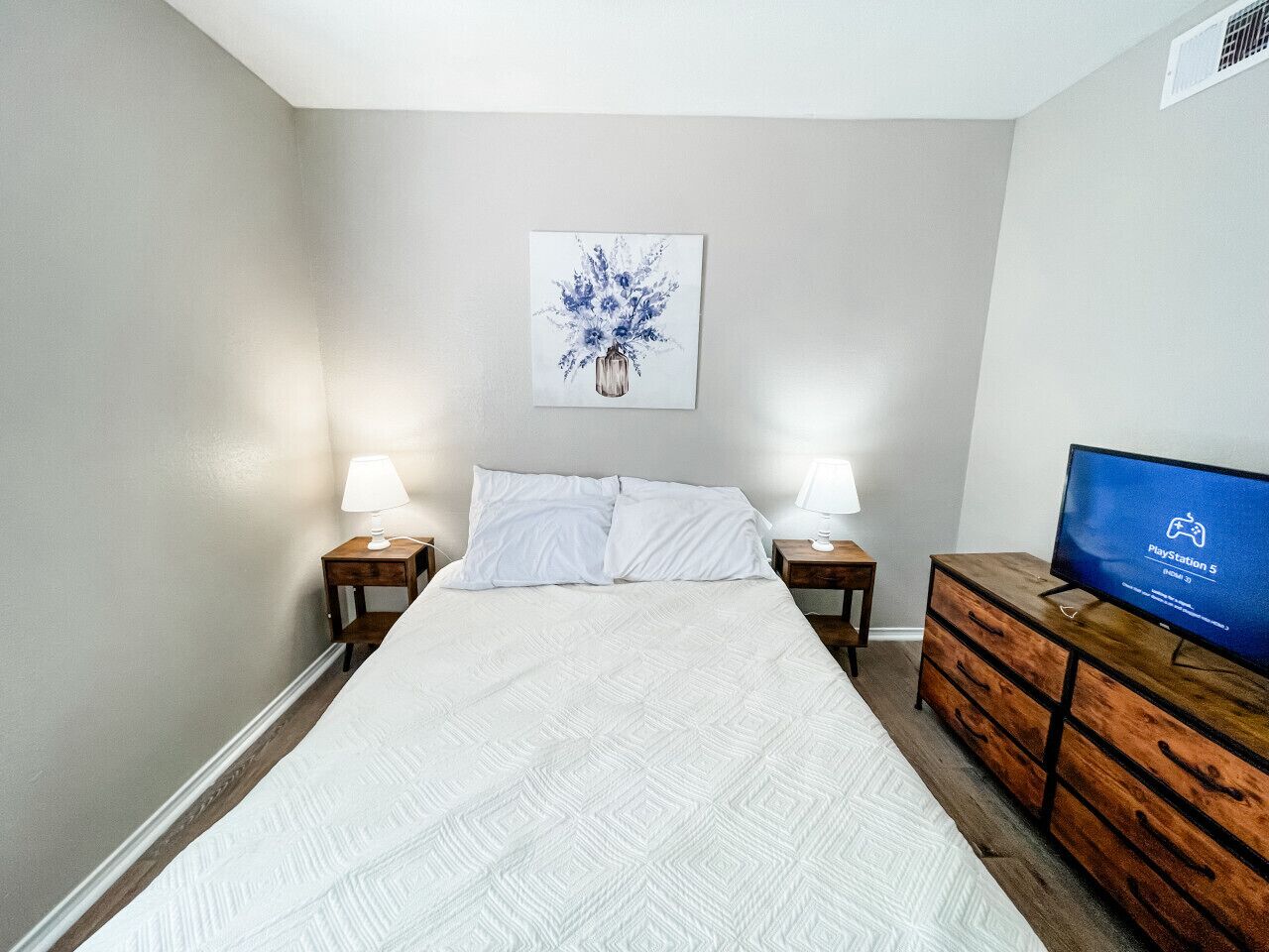 3 habitaciones, escritorio, tabla de planchar con plancha y wifi 