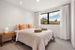 WiFi, bed sheets