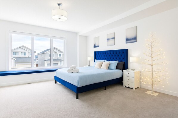 4 bedrooms, iron/ironing board, WiFi, bed sheets - Luxury 4BR Home | Near Calgary Downtown & Parks (Calgary)