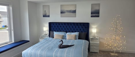 4 عدّة غرف نوم ومكواة/لوح كي وواي فاي وملاءات أسرّة