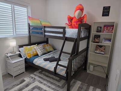 Luxury 4BR Home | Near Calgary Downtown & Parks