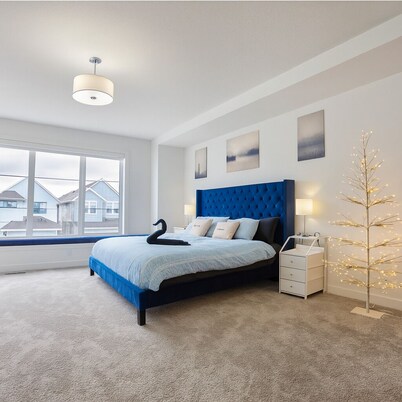 Luxury 4BR Home | Near Calgary Downtown & Parks