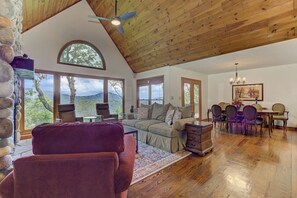 TV, fireplace - Sips with Mountain Views, Fireside Downtime, Swimming, Golf & Trails in Gated Community - Casa Bella (Jasper)