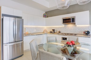 Fridge, microwave, oven, stovetop
