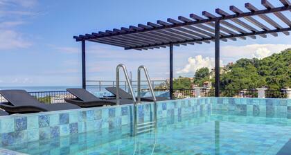 Condo Luz Romantic Zone with Rooftop Infinity Pool, Hot Tub