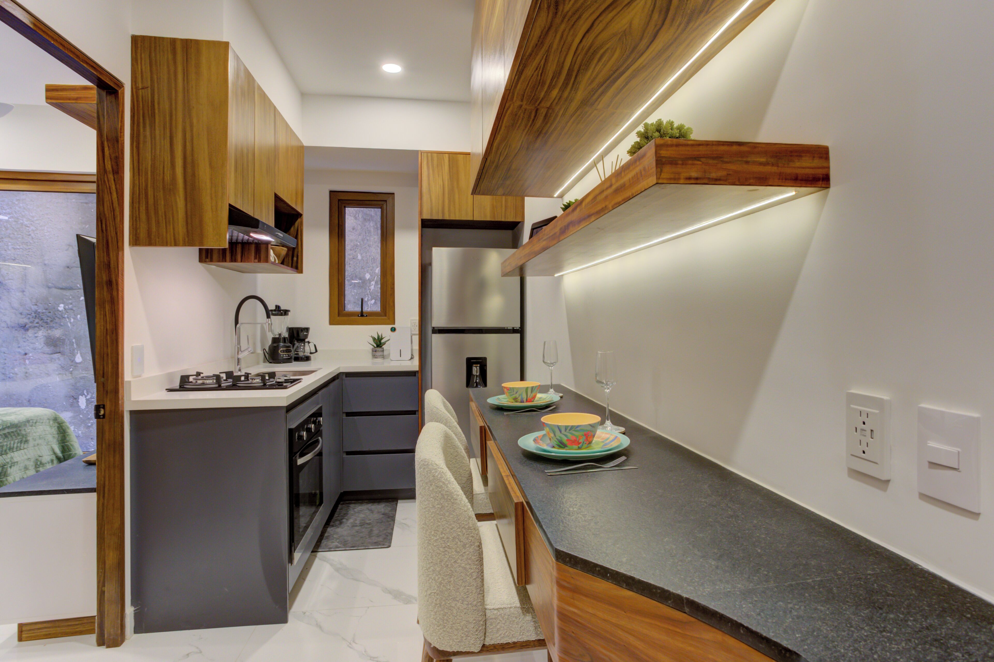 Fridge, microwave, stovetop, dishwasher