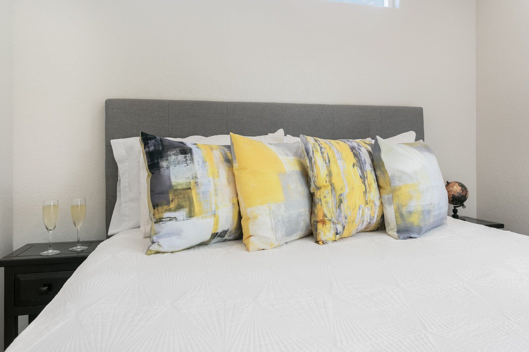 1 slaapkamer, een strijkplank/strijkijzer, gratis wifi, beddengoed