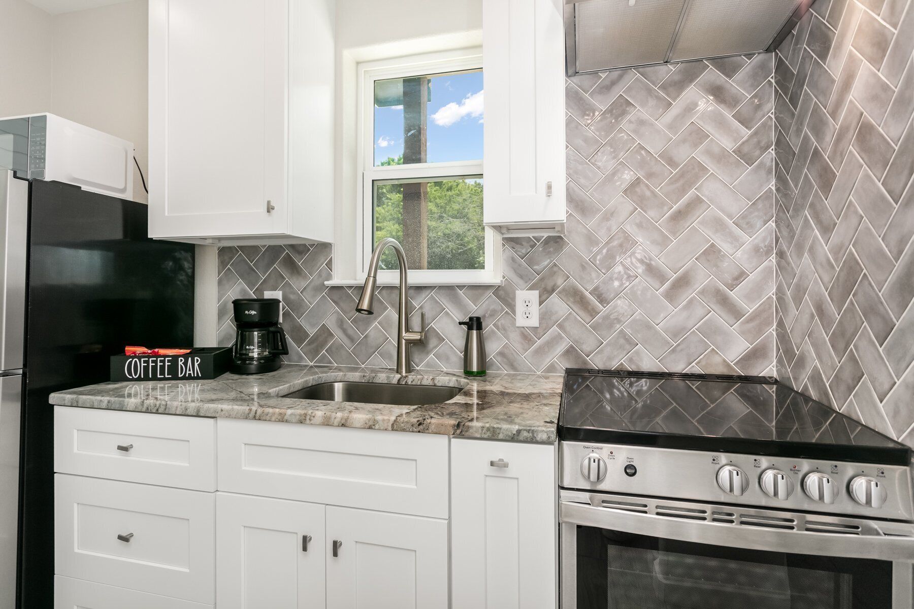 Fridge, microwave, dishwasher, coffee/tea maker