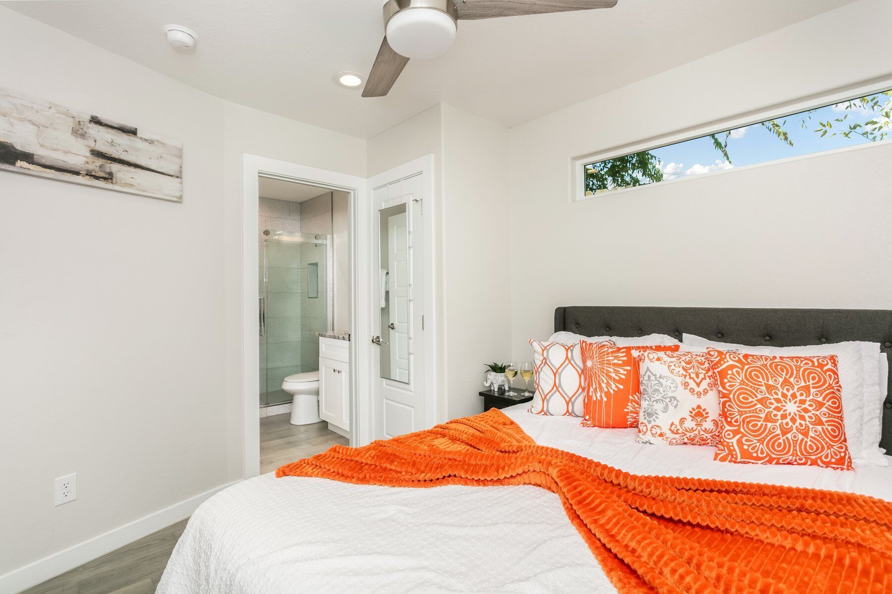 1 slaapkamer, een strijkplank/strijkijzer, gratis wifi, beddengoed