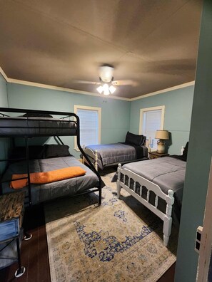 2 chambres, accĂšs au Wi-Fi (inclus), literie fournie