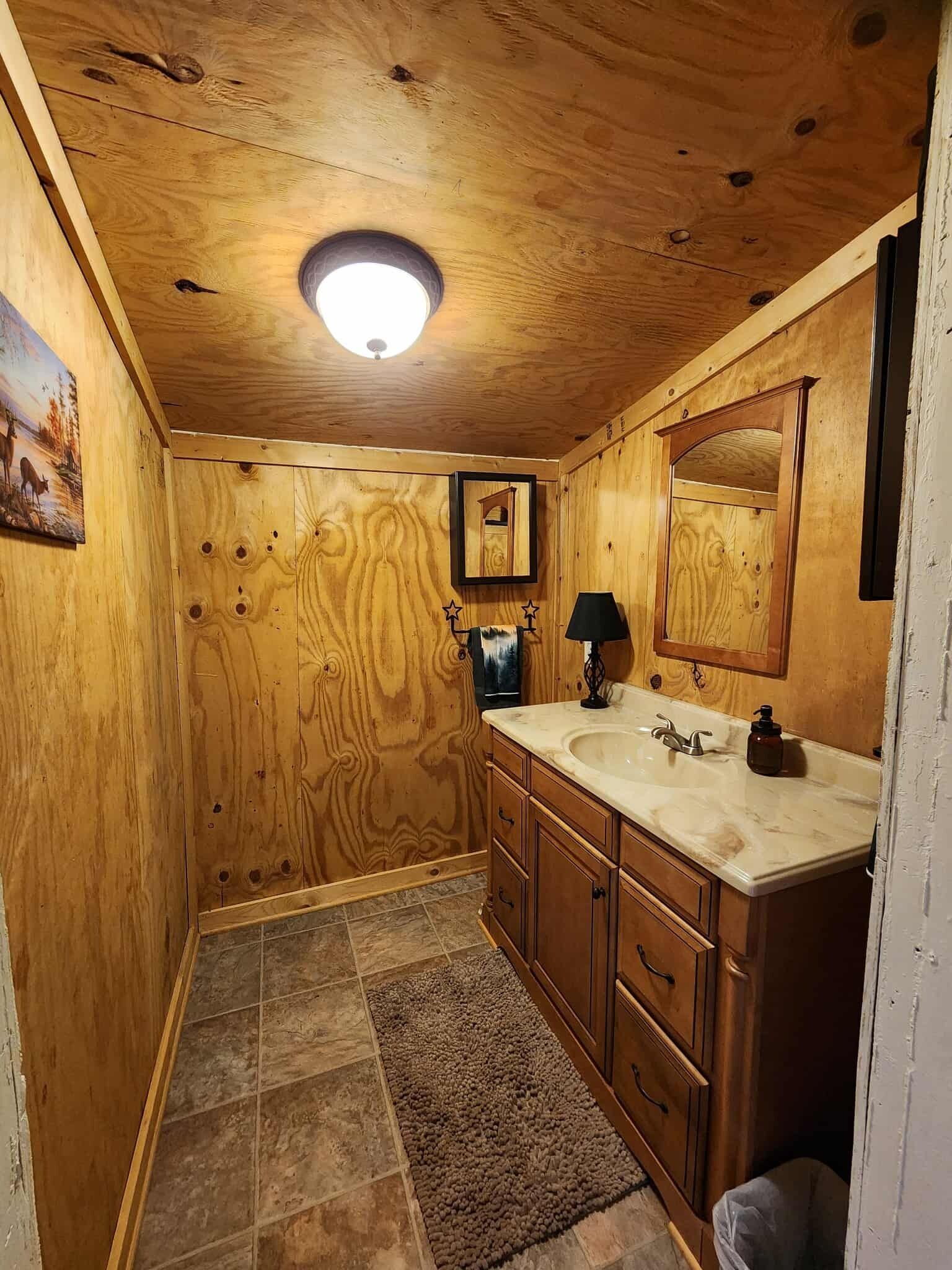 Ducha, toallas, jabón y champú