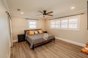 3 bedrooms, iron/ironing board, WiFi, bed sheets