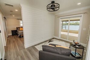 3 habitaciones, tabla de planchar con plancha, wifi y ropa de cama