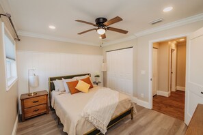 3 bedrooms, iron/ironing board, WiFi, bed sheets