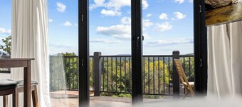 Penthouse West: Mountain Views