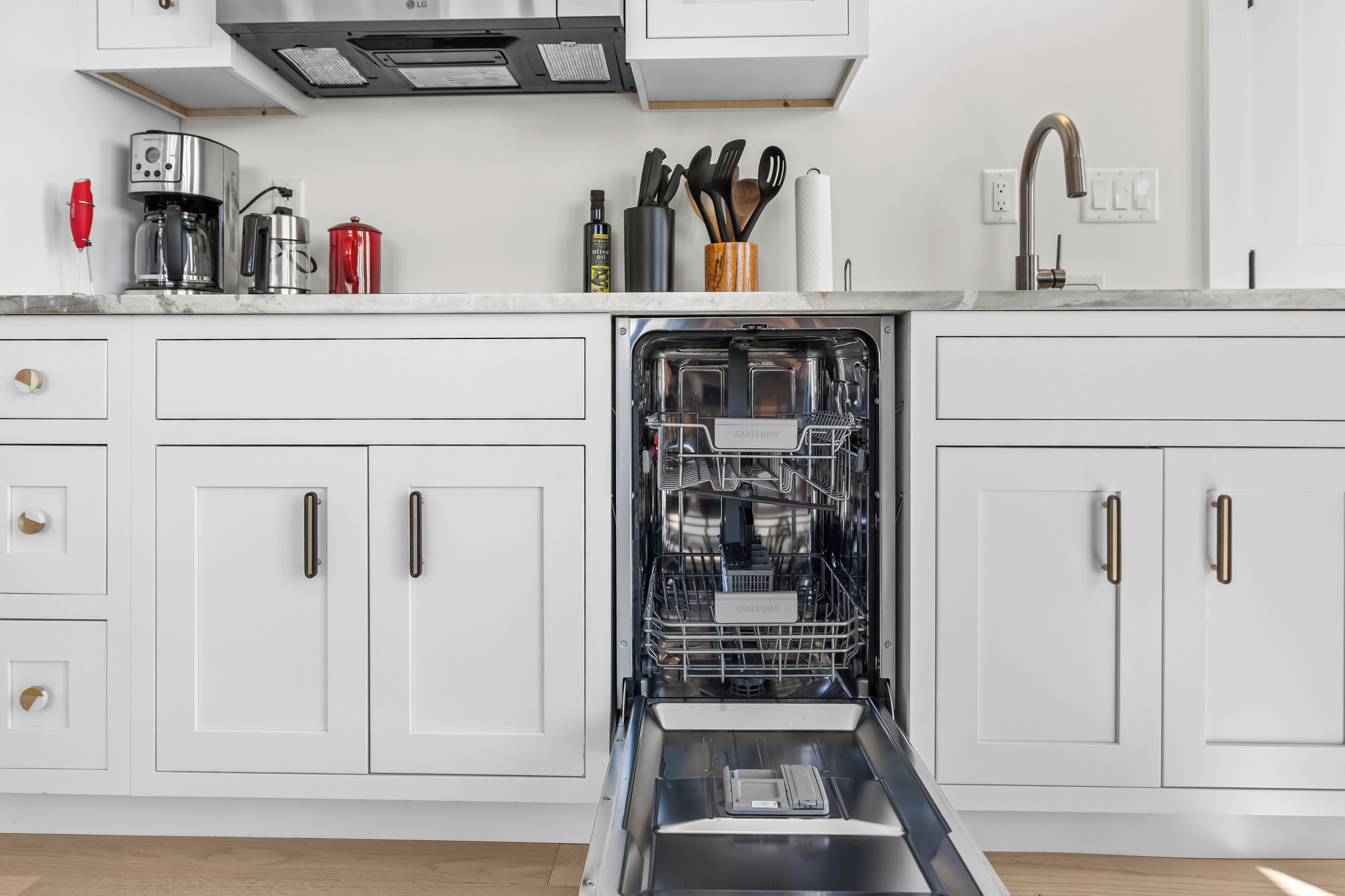 Microondas y lavavajillas 