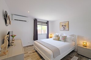 2 bedrooms, in-room safe, iron/ironing board, free WiFi