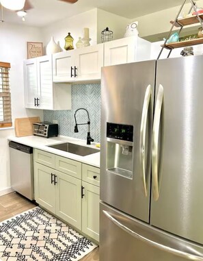 Micro-ondes, four, plaque de cuisson, lave-vaisselle