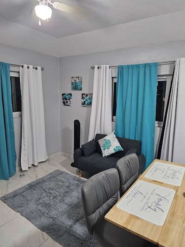 Queen's Court 1-bedroom apartment with fully equipped kitchen- Unit 1 B