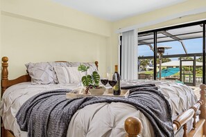 4 bedrooms, iron/ironing board, free WiFi, bed sheets