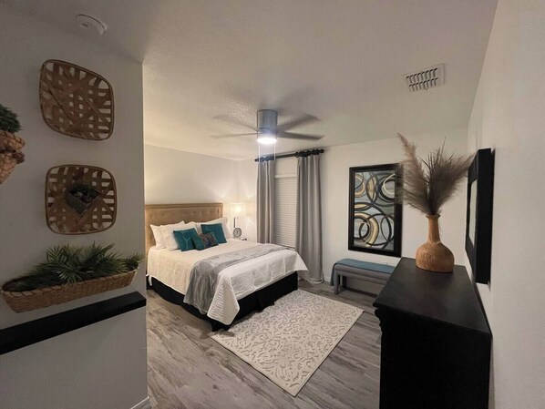 4 bedrooms, iron/ironing board, WiFi, bed sheets